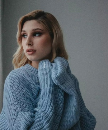 Фото соответствуют действительности. Предлагаю качественные услуги для достойных джентльменов. Массаж, оральный секс, классика, анал и многое другое - всё входит в мою эксклюзивную программу. Ты уверенно оценишь мои навыки и страсть в сексе. Мой опыт и нежные прикосновения обеспечат тебе незабываемые мгновения наслаждения. Запомни, рядом со мной ты окажешься в раю. Удиви меня своими фантазиями... Жду встречи в Москве 🌹💋 792, 20 лет